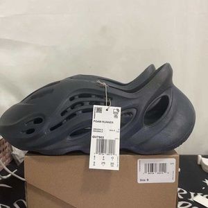 Yeezy Foam Runner Mineral Blue